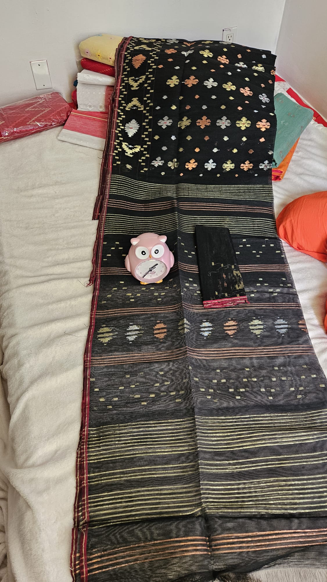 Black Handwoven Jamdani Saree with Floral Motifs and Maroon Border