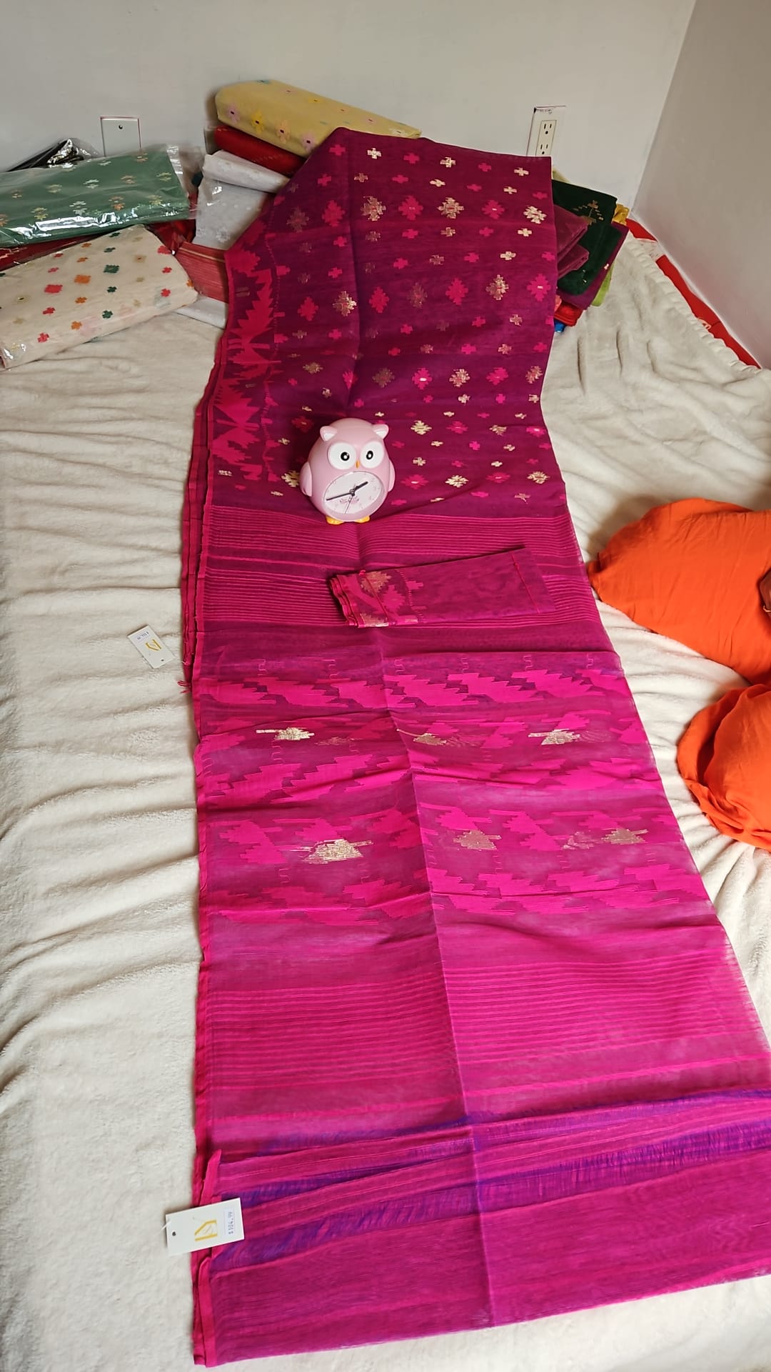 Magenta & Pink Handwoven Jamdani Saree with Zari Motifs